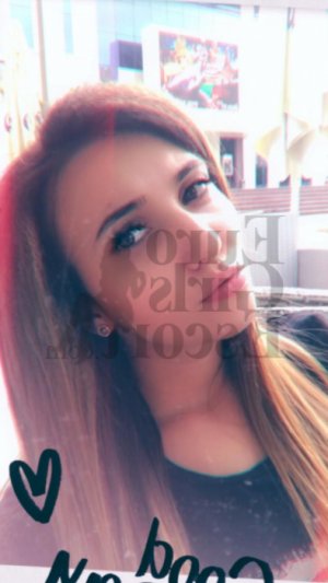 Aymie escort girl in Foothill Farms California